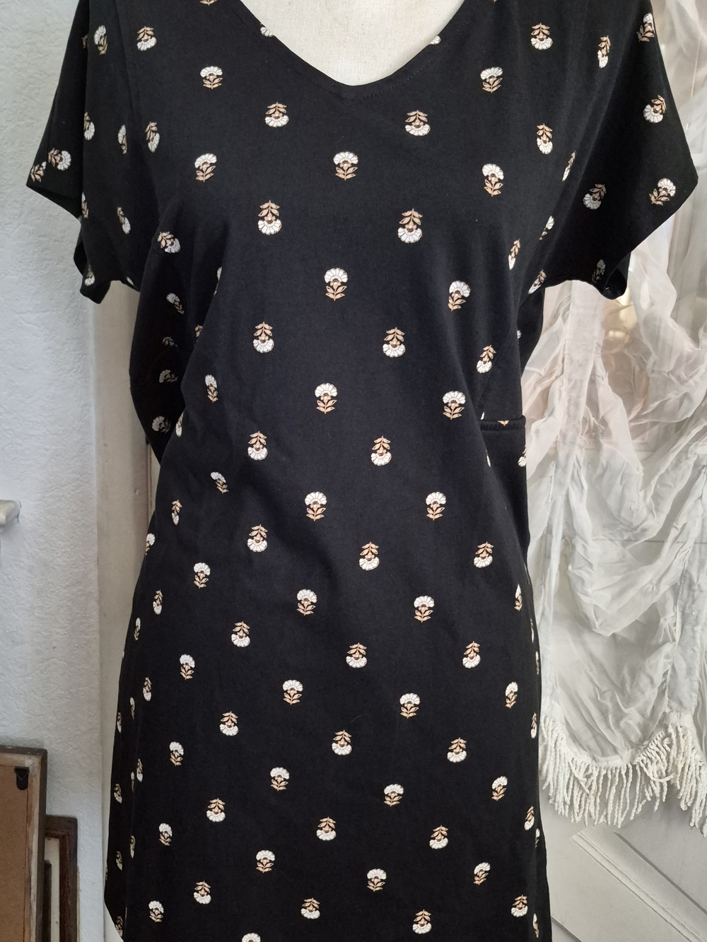 NWT J. Jill Black V-Neck Organic Cotton T-Shirt Dress White Tan Floral Pockets